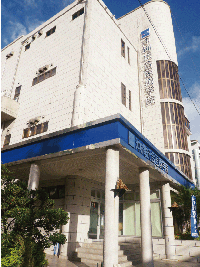 お客様の声-ご購入・採点-沖縄統合医療学院さま-学校入口